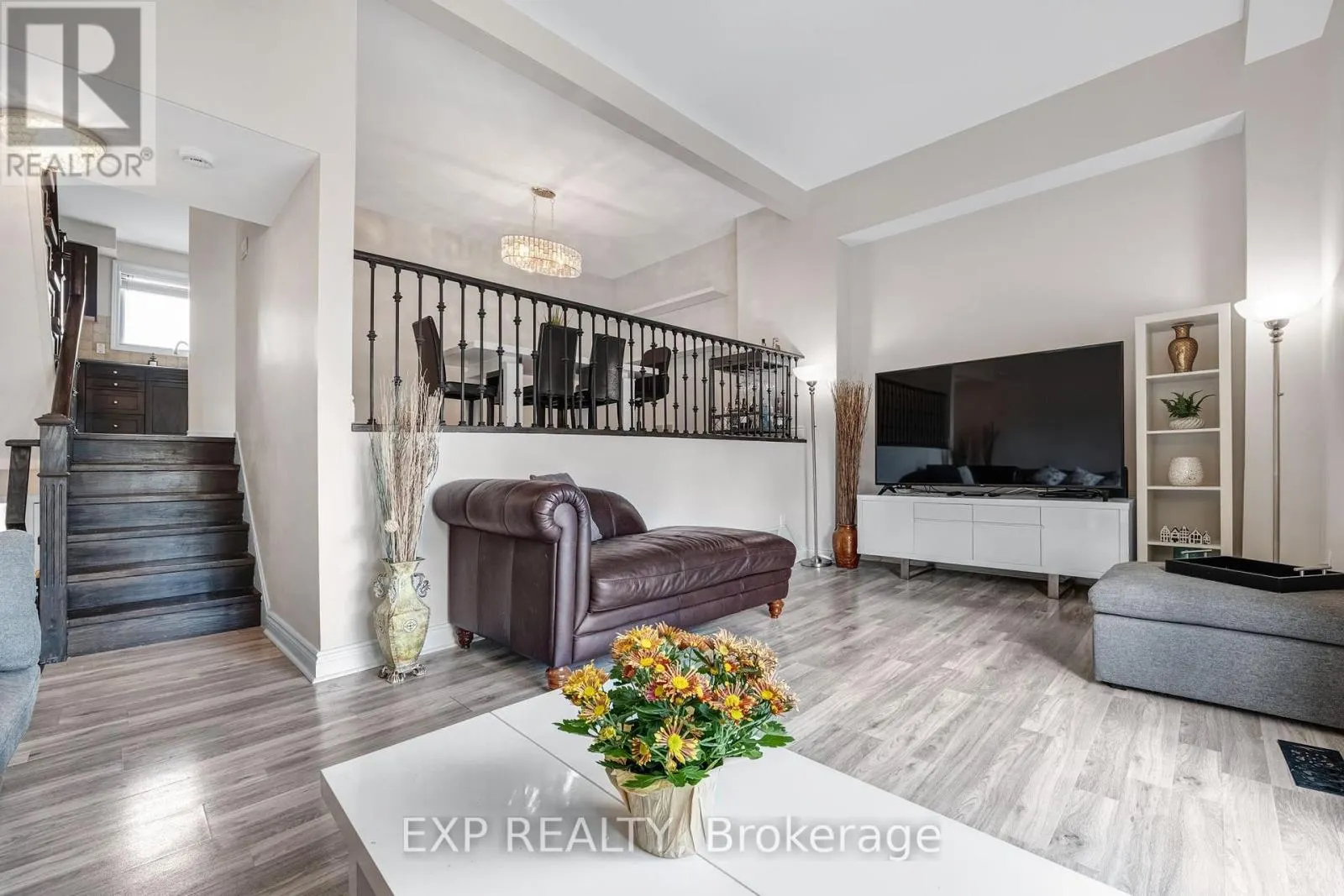6 POPLAR CRESCENT
