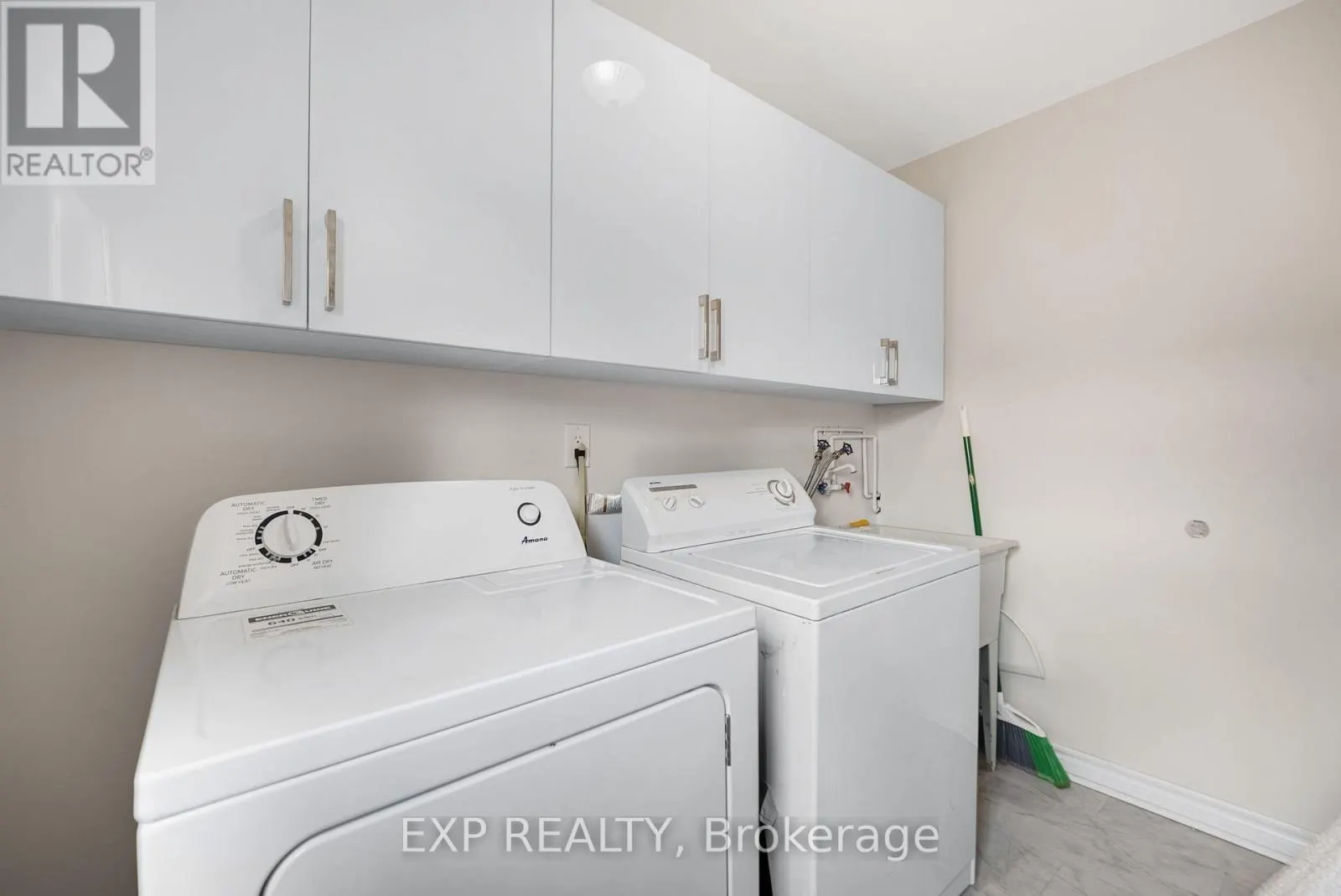 6 POPLAR CRESCENT
