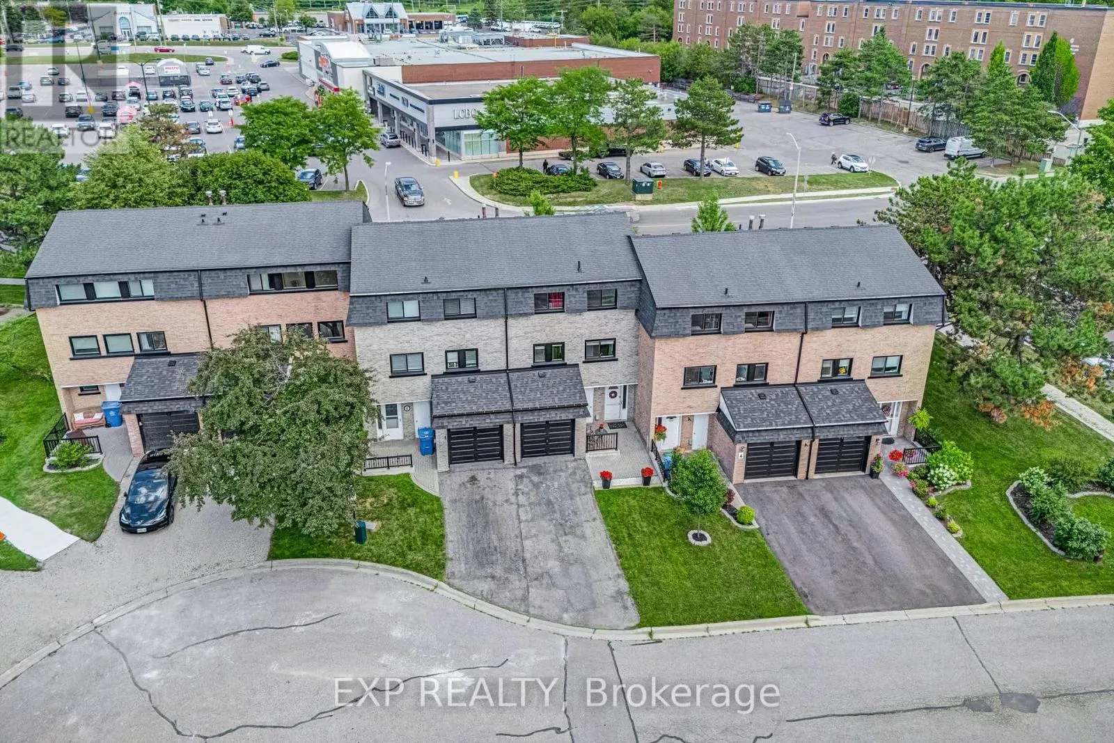 6 POPLAR CRESCENT