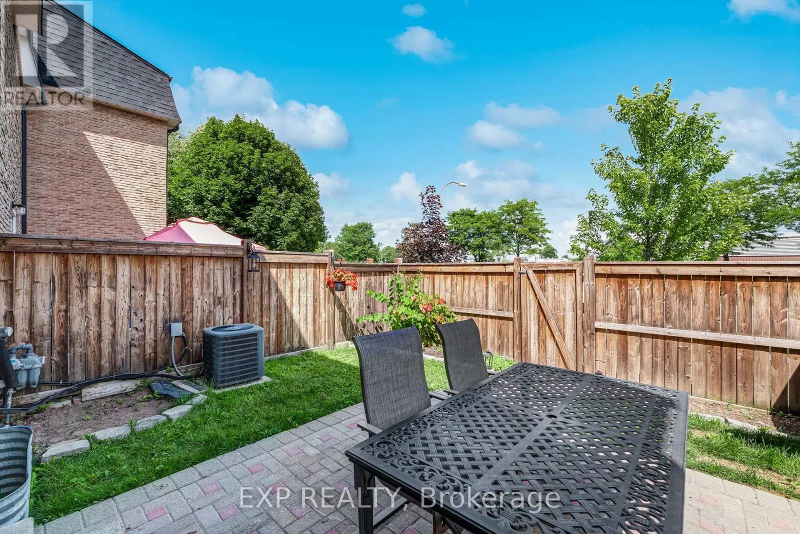 6 POPLAR CRESCENT