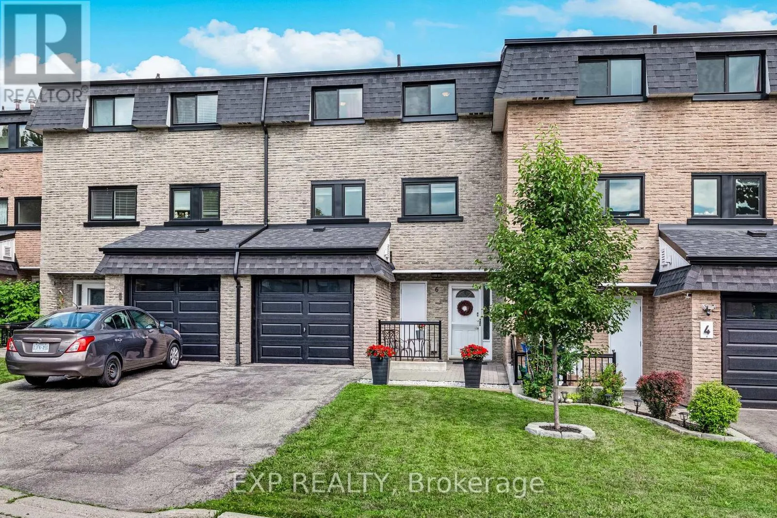 6 POPLAR CRESCENT