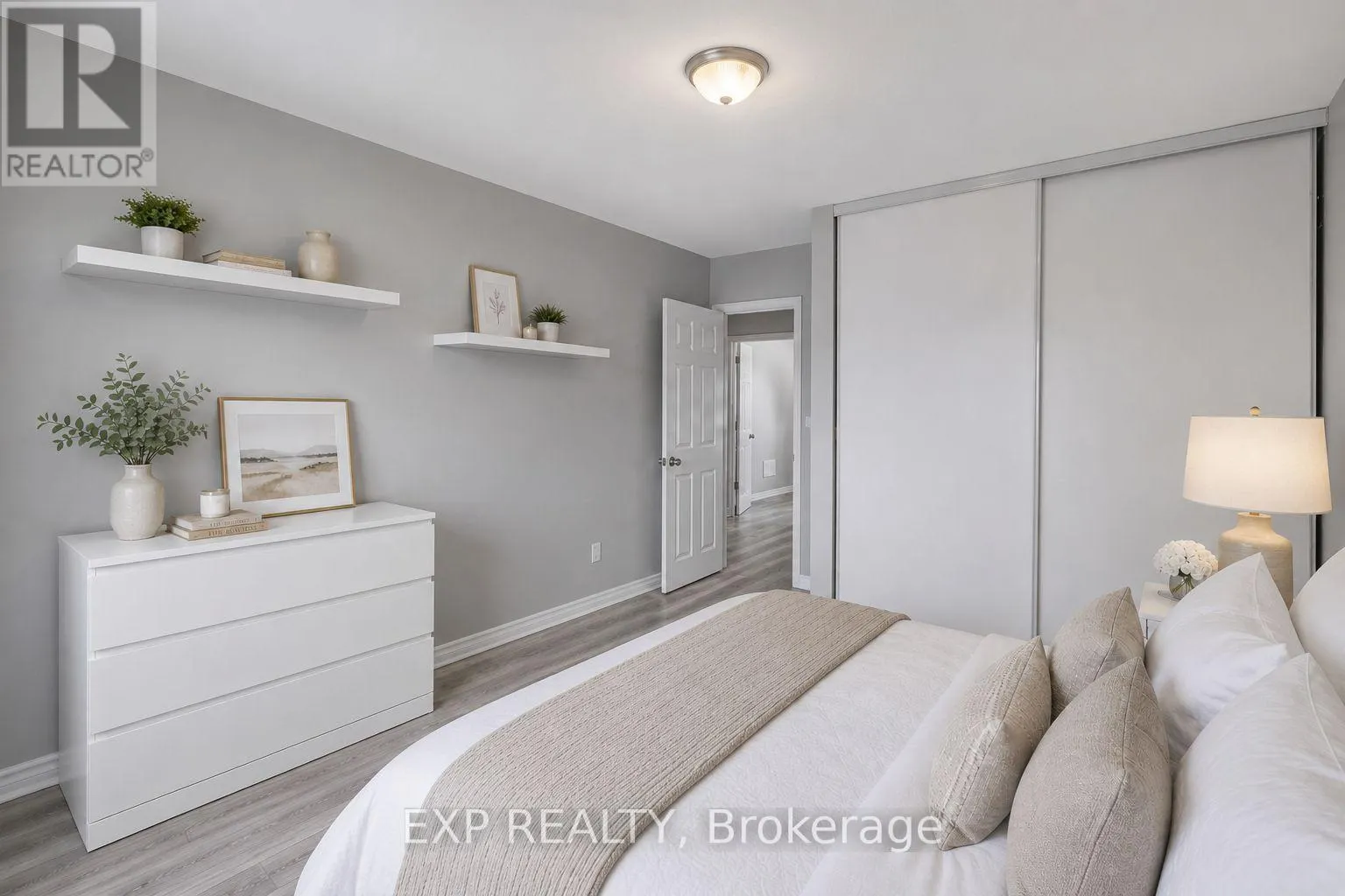6 POPLAR CRESCENT