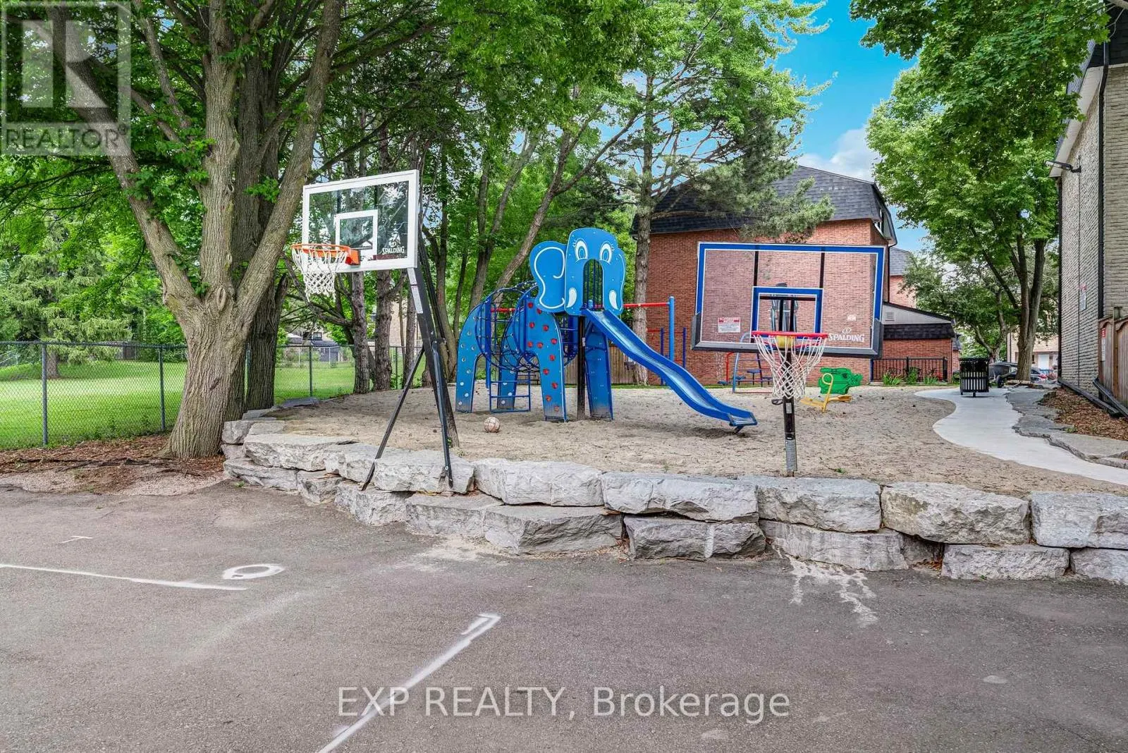 6 POPLAR CRESCENT
