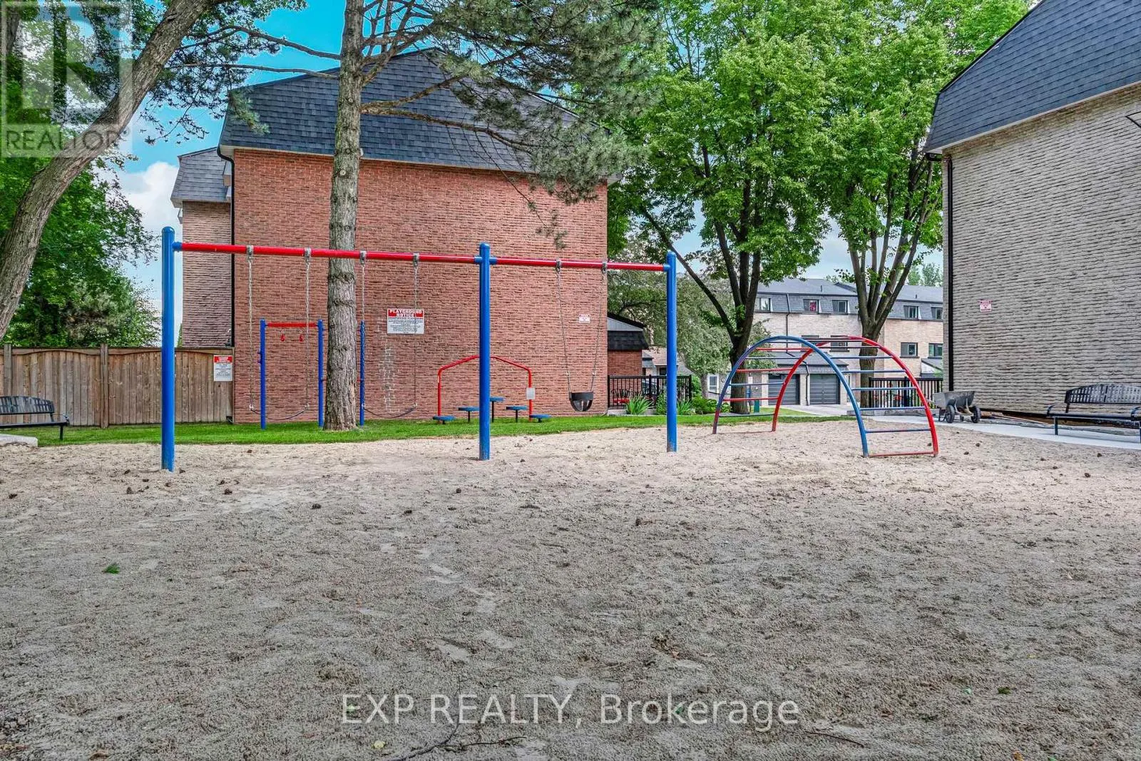 6 POPLAR CRESCENT