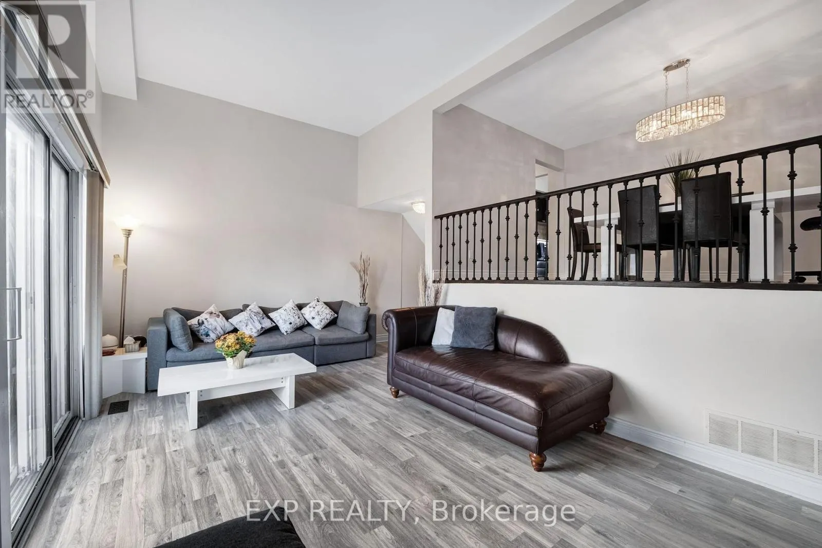 6 POPLAR CRESCENT