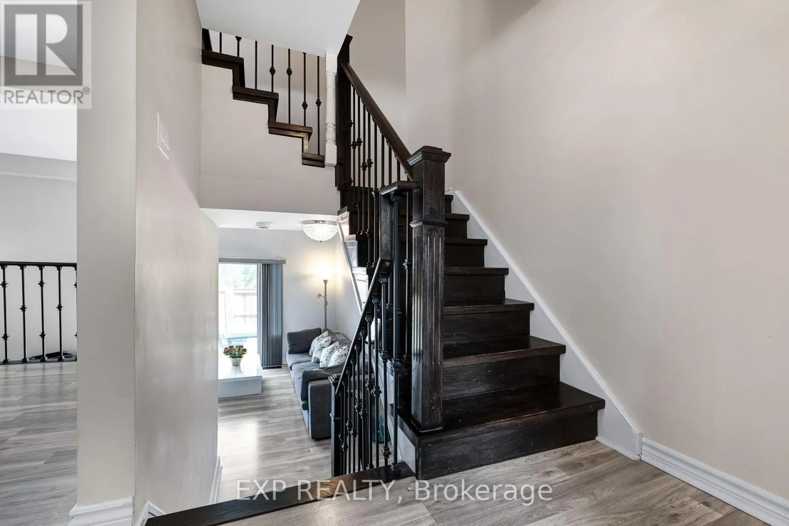 6 POPLAR CRESCENT