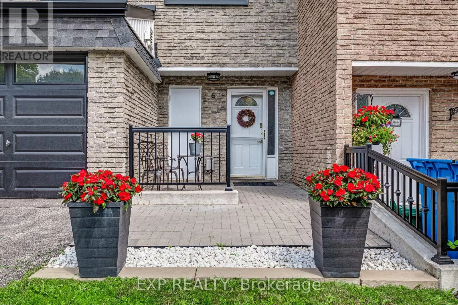 6 POPLAR CRESCENT