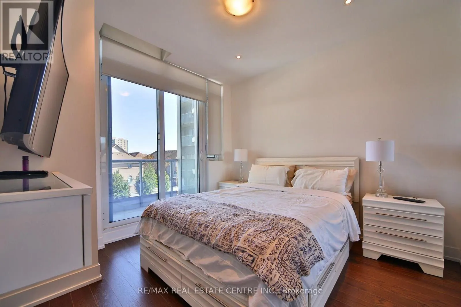 315 - 9471 YONGE STREET