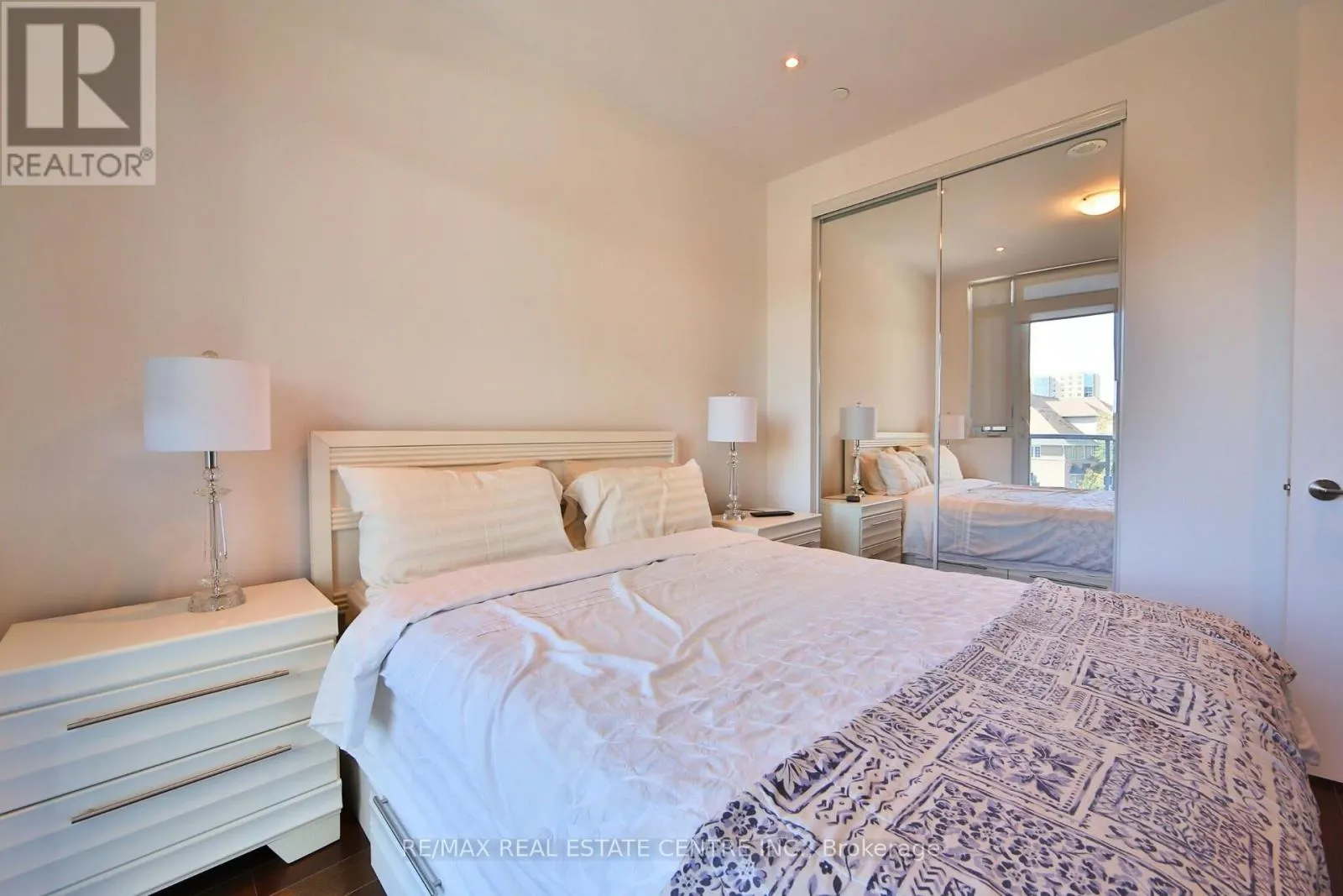 315 - 9471 YONGE STREET