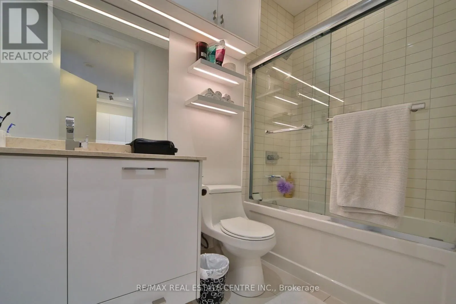 315 - 9471 YONGE STREET