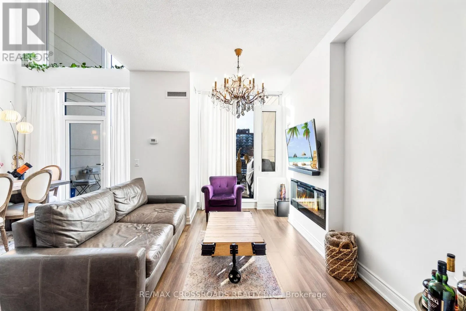 TH102 - 9618 YONGE STREET