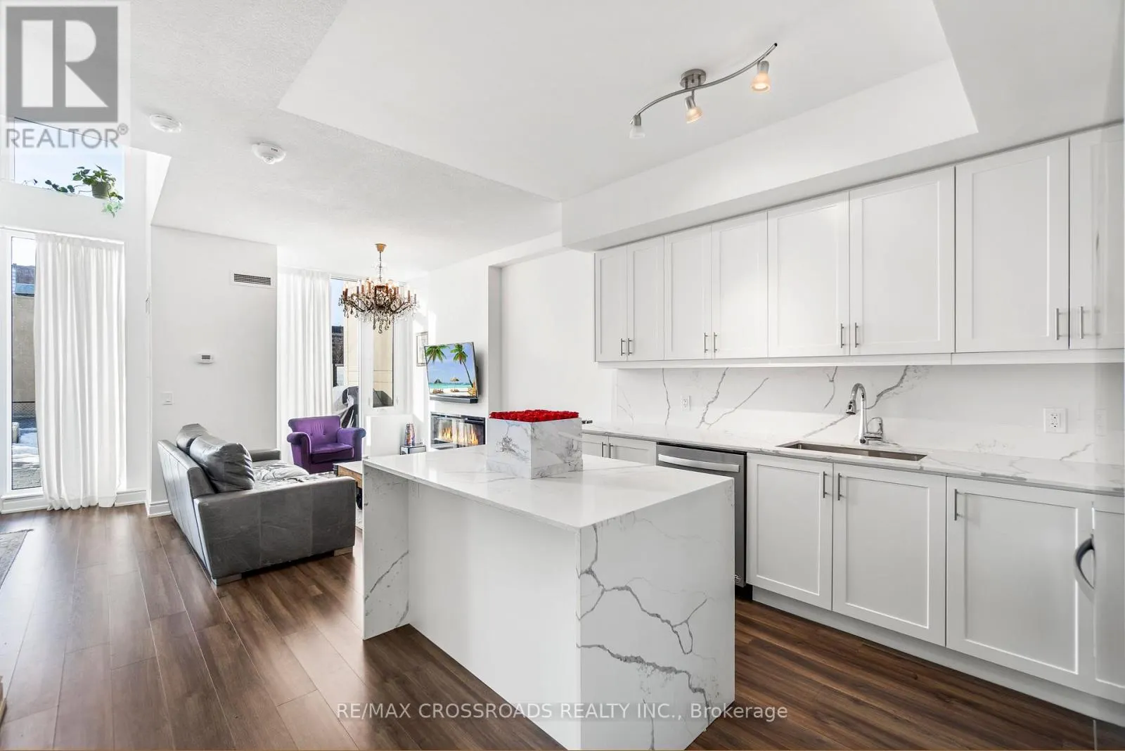 TH102 - 9618 YONGE STREET
