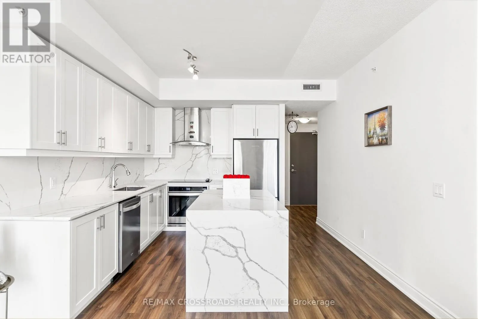 TH102 - 9618 YONGE STREET