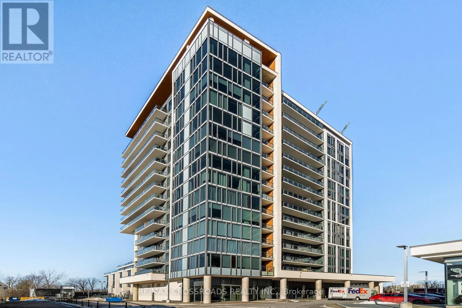 TH102 - 9618 YONGE STREET