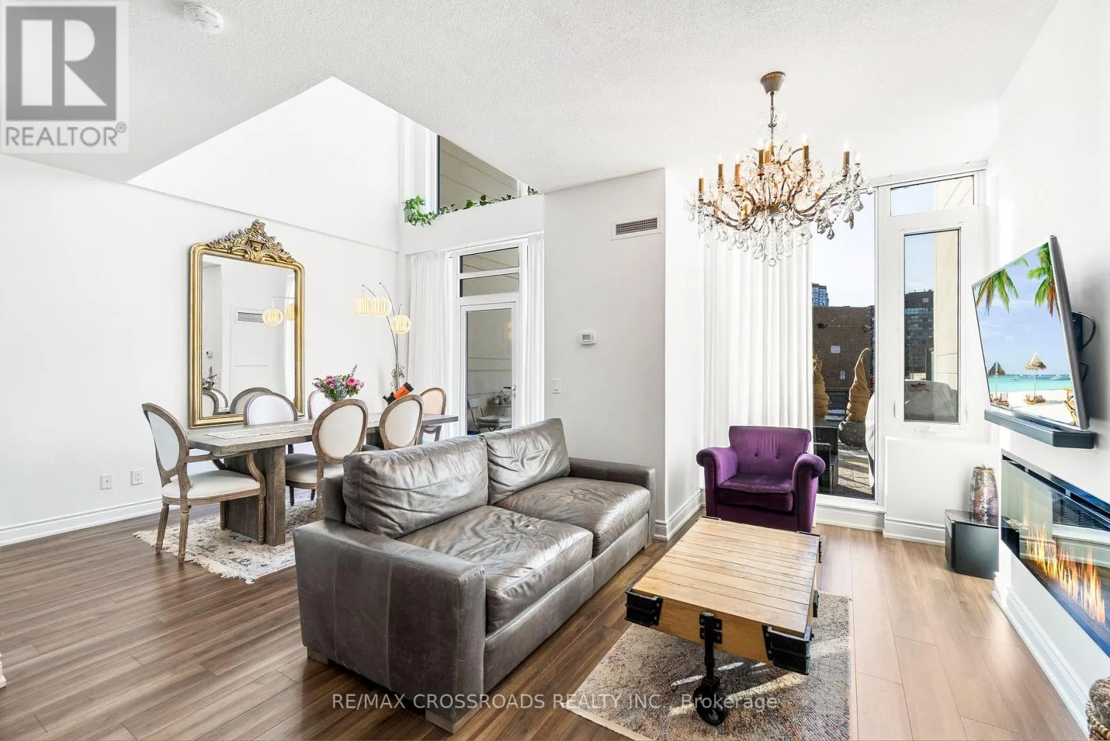 TH102 - 9618 YONGE STREET