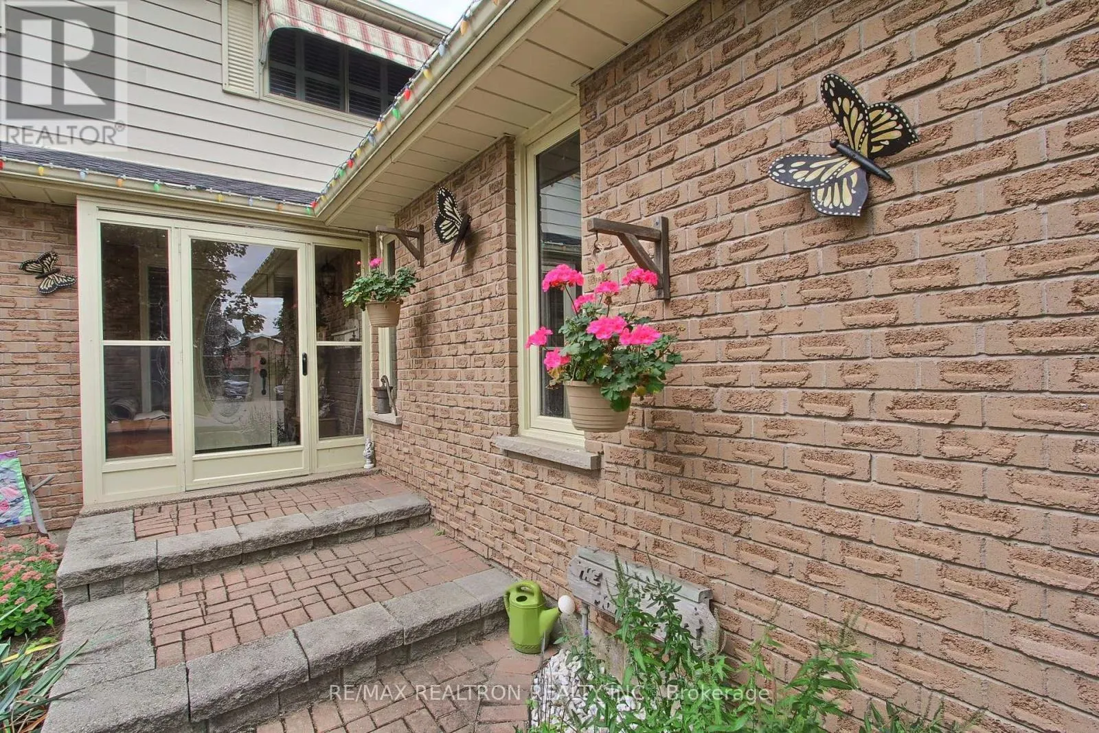 55 REDCASTLE CRESCENT