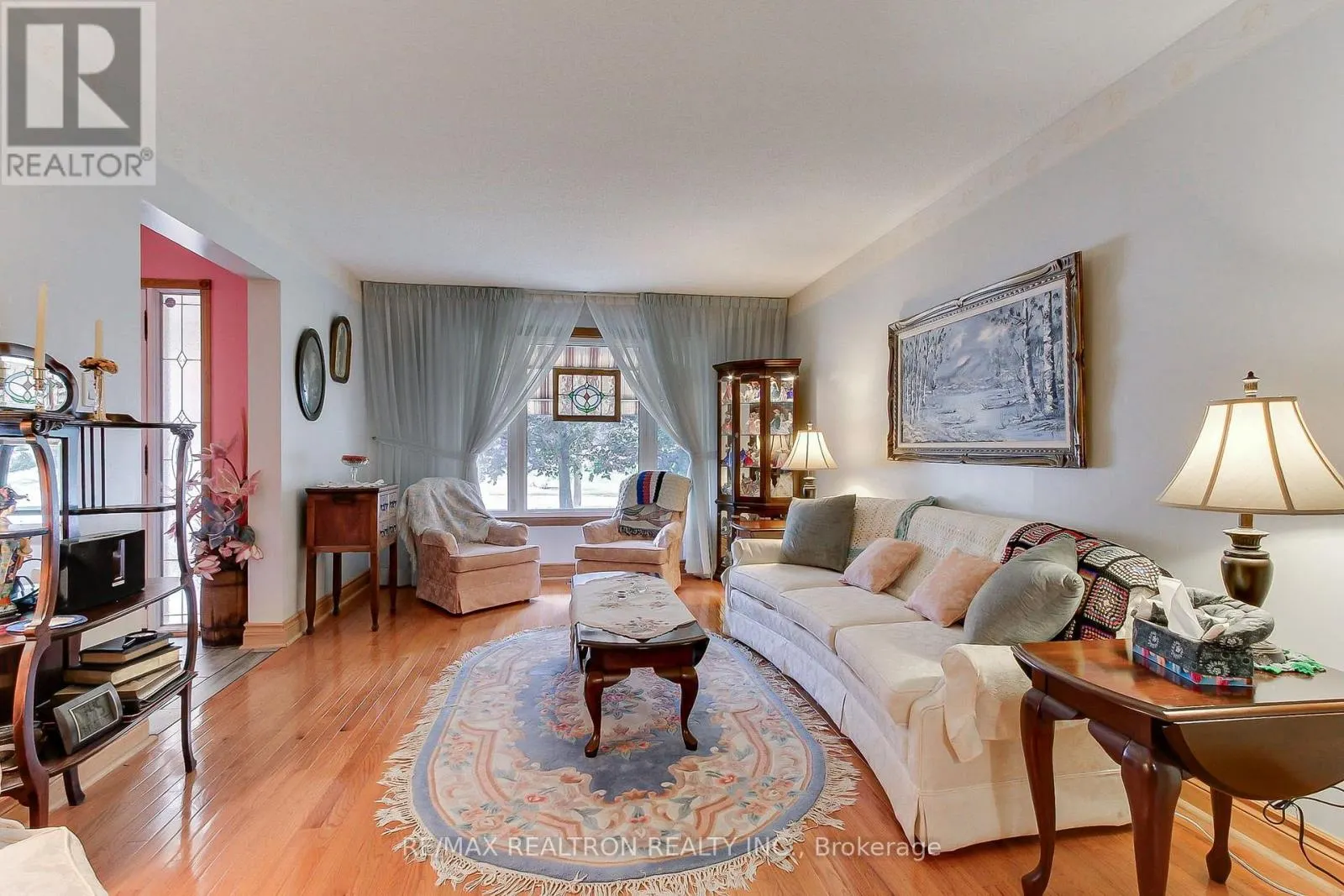 55 REDCASTLE CRESCENT