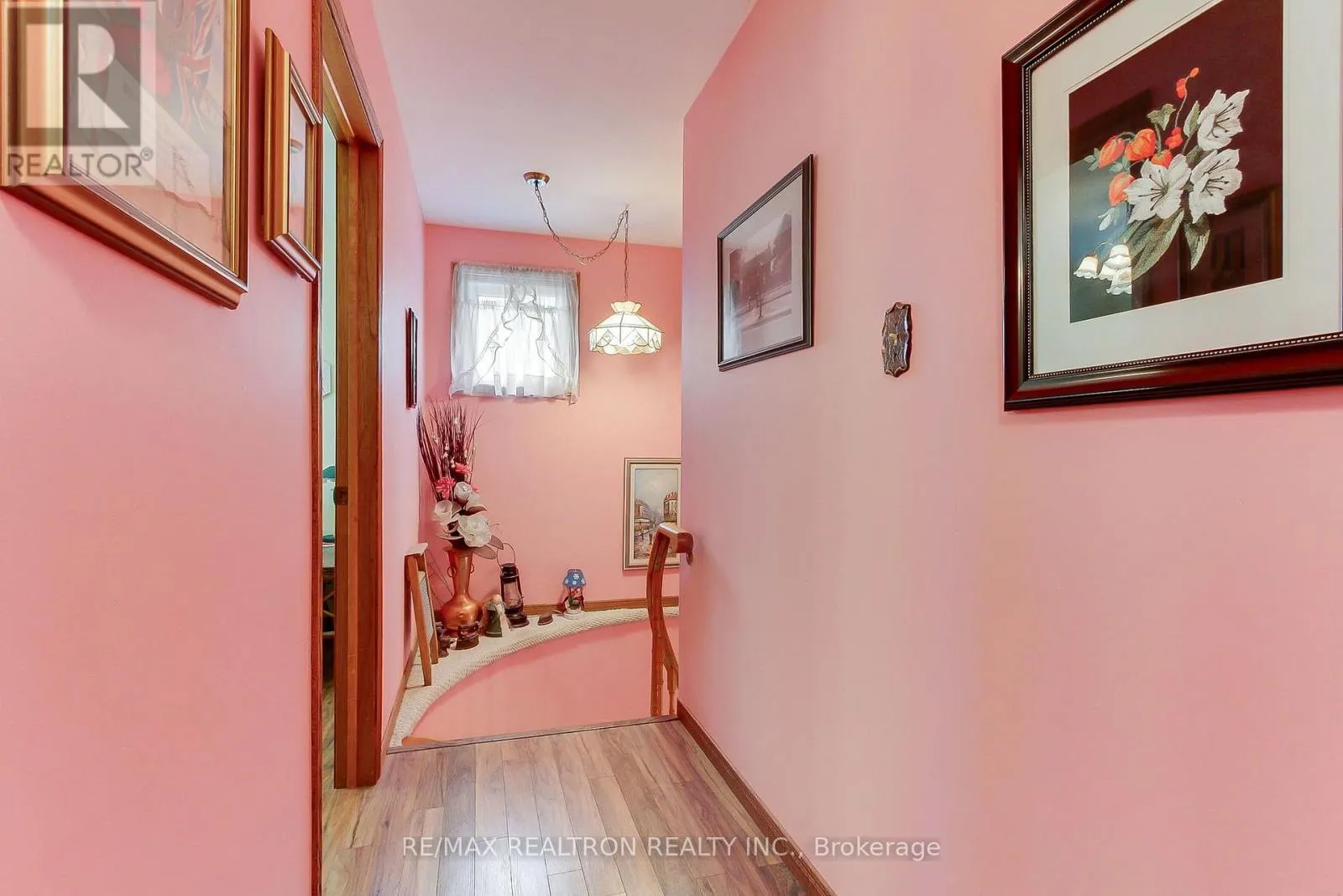 55 REDCASTLE CRESCENT