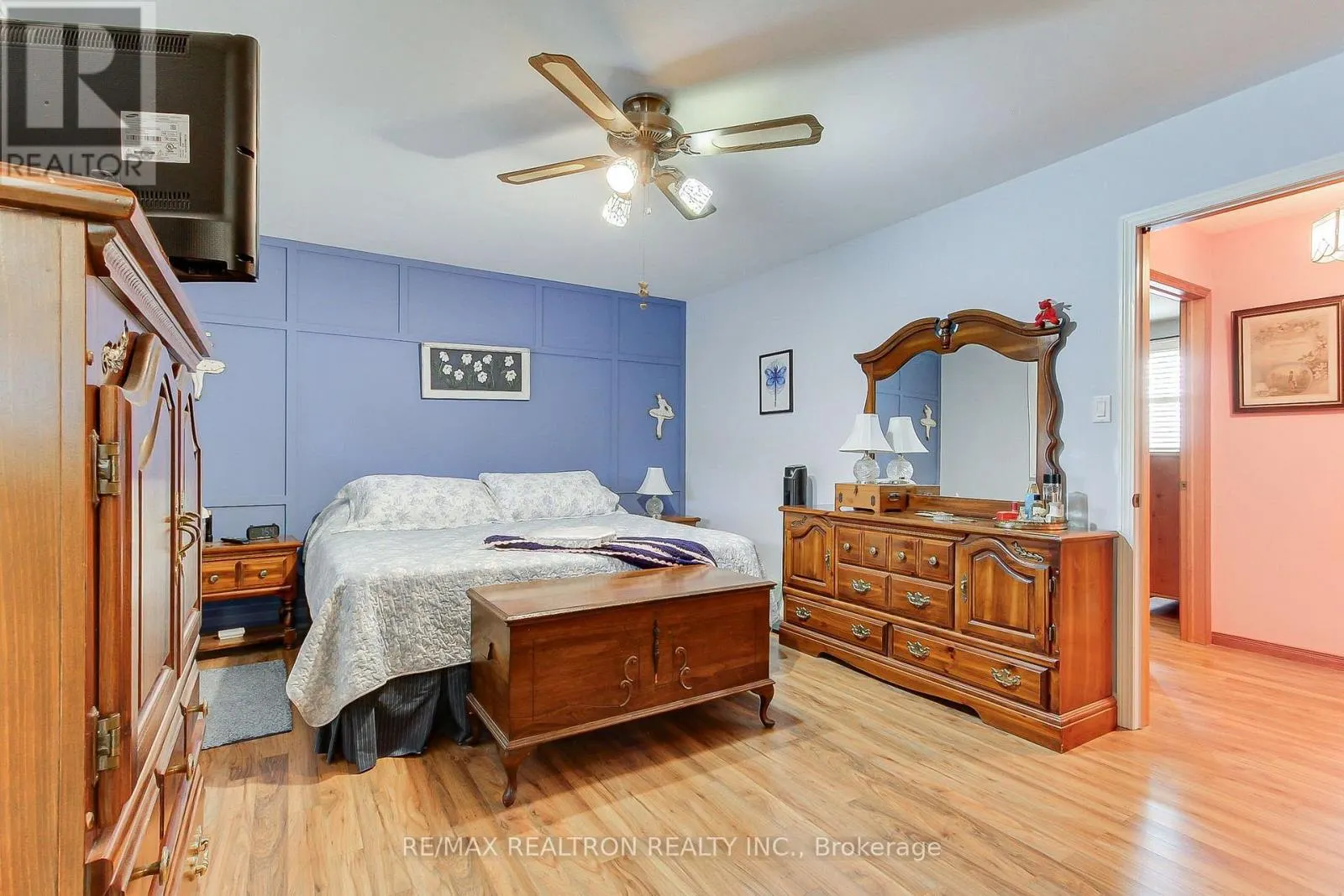 55 REDCASTLE CRESCENT