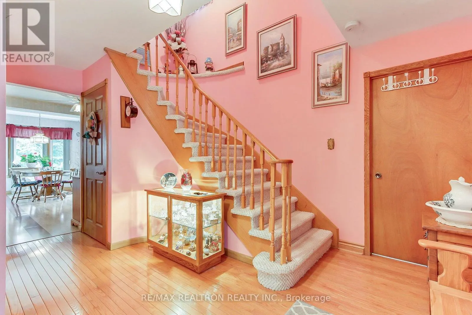 55 REDCASTLE CRESCENT