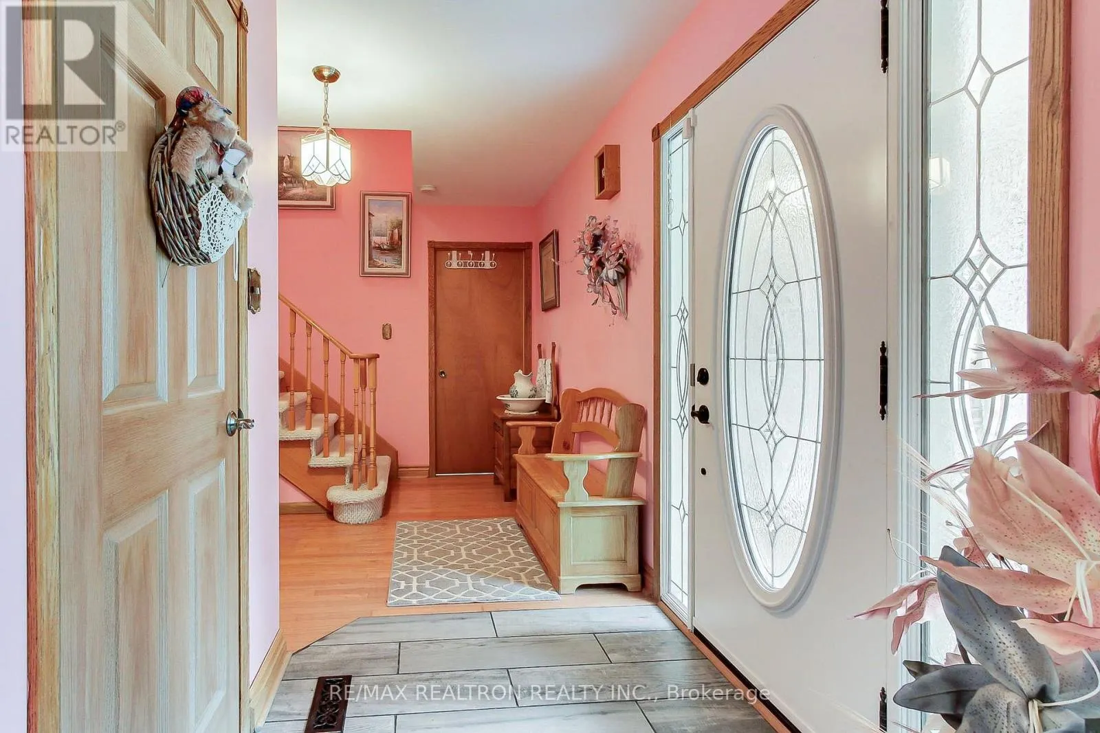 55 REDCASTLE CRESCENT