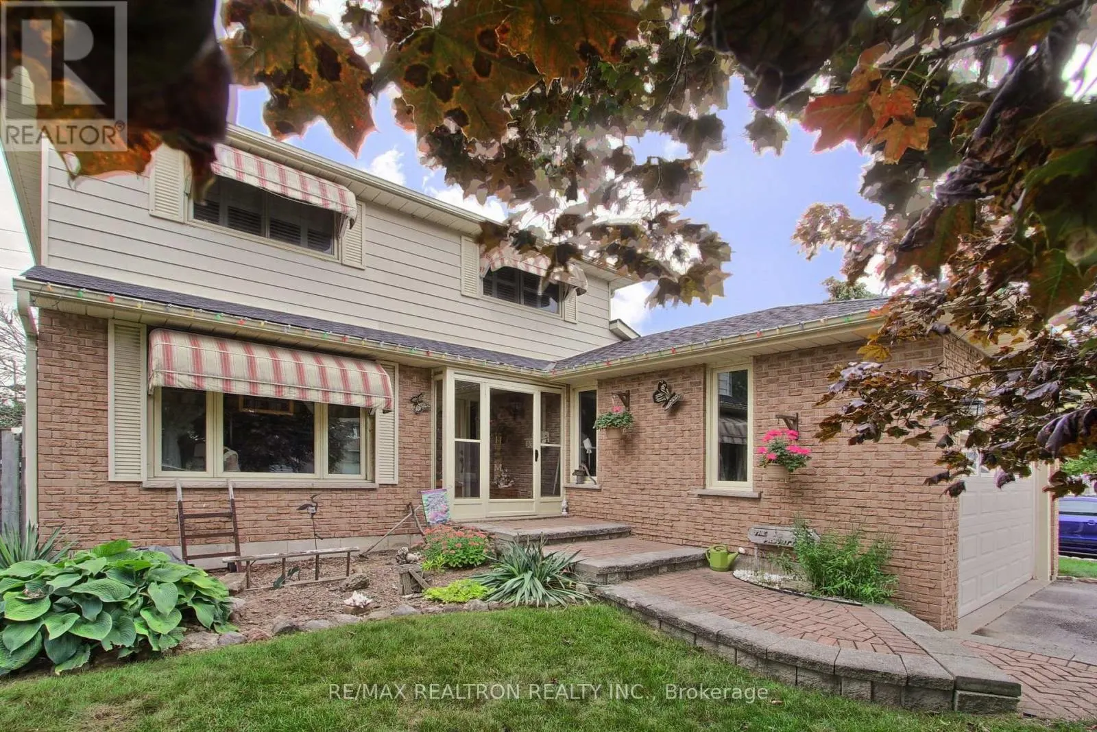 55 REDCASTLE CRESCENT
