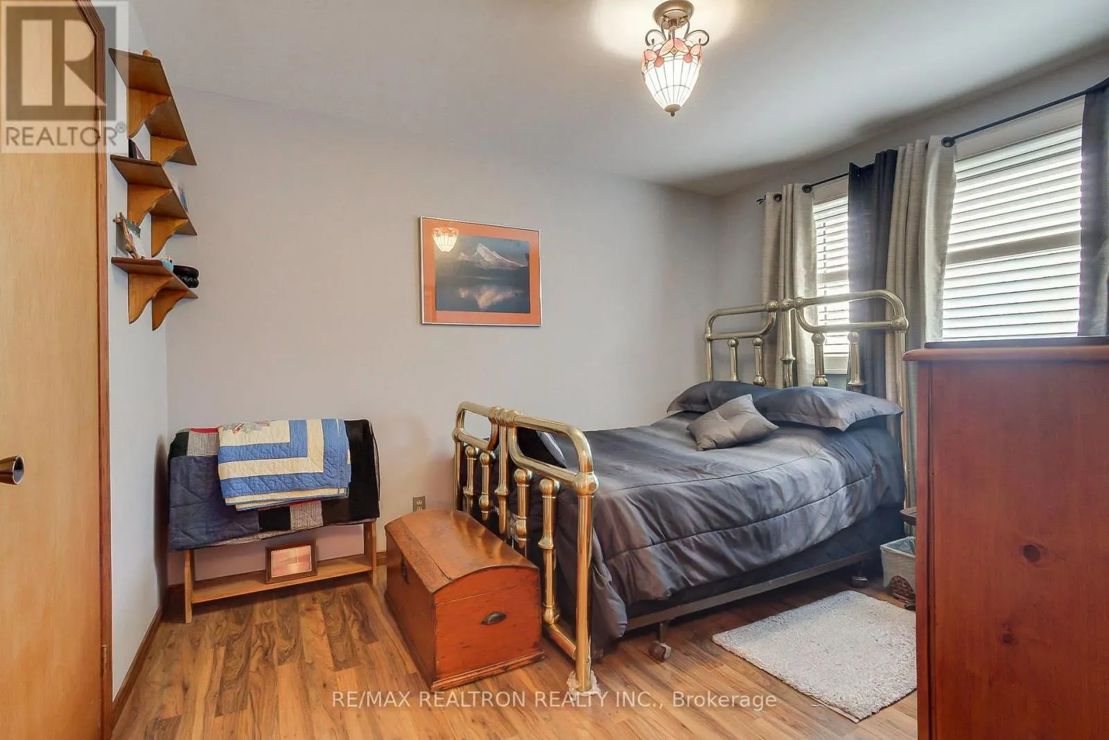 55 REDCASTLE CRESCENT