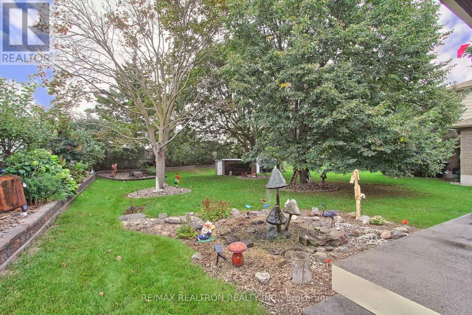 55 REDCASTLE CRESCENT