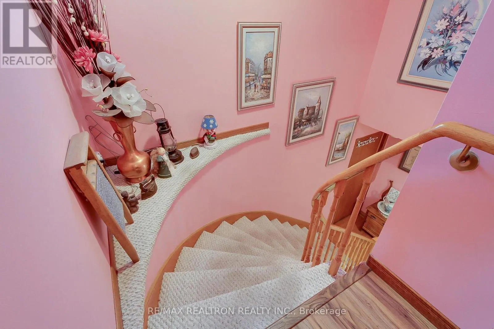 55 REDCASTLE CRESCENT