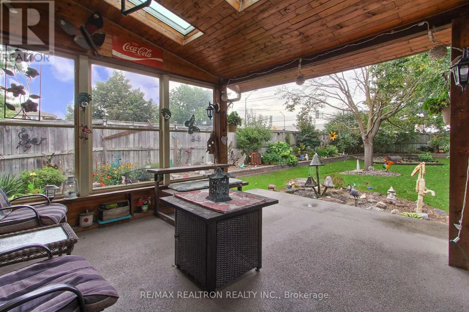 55 REDCASTLE CRESCENT