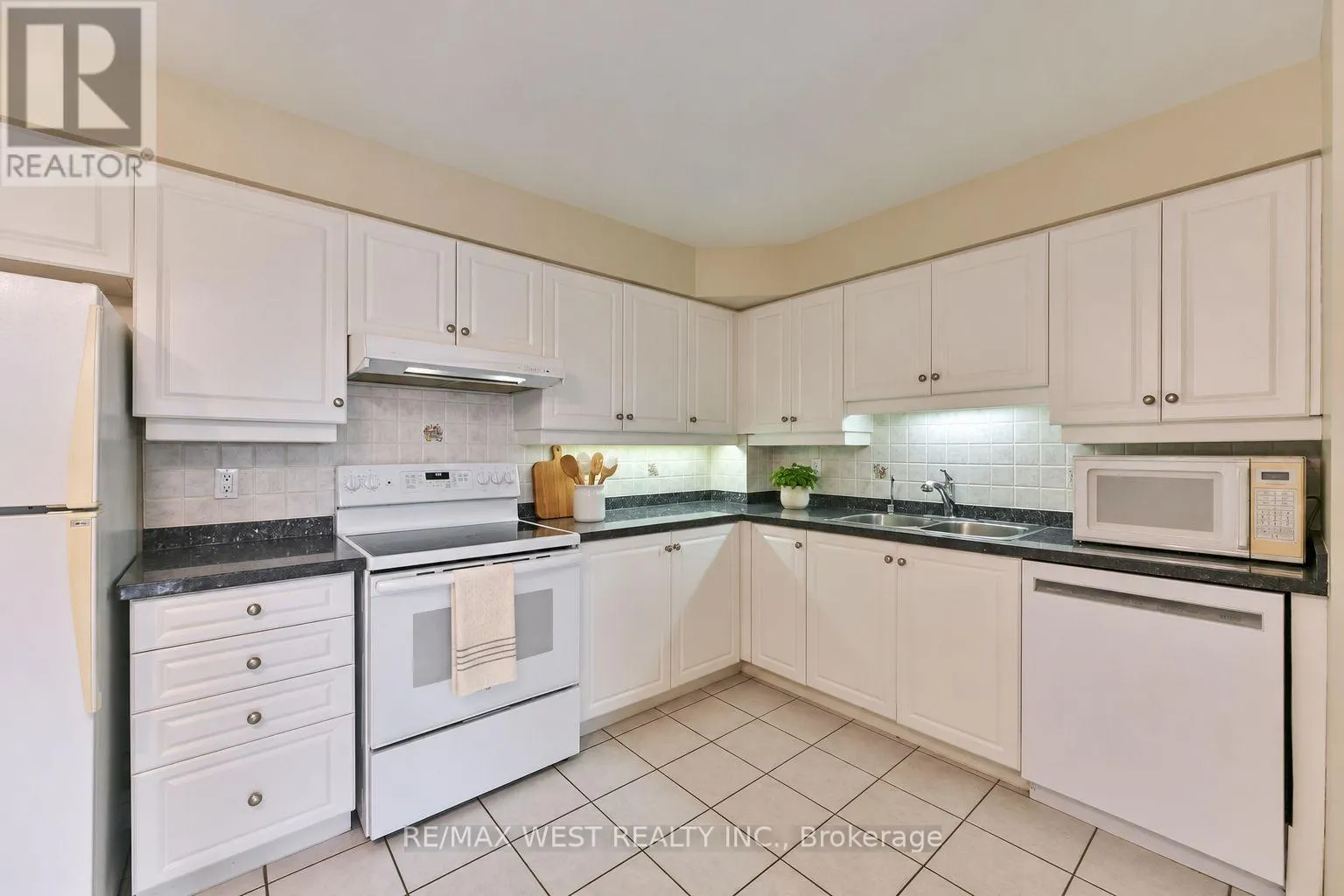 319 - 7373 MARTIN GROVE ROAD
