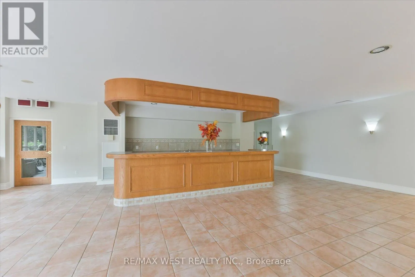 319 - 7373 MARTIN GROVE ROAD