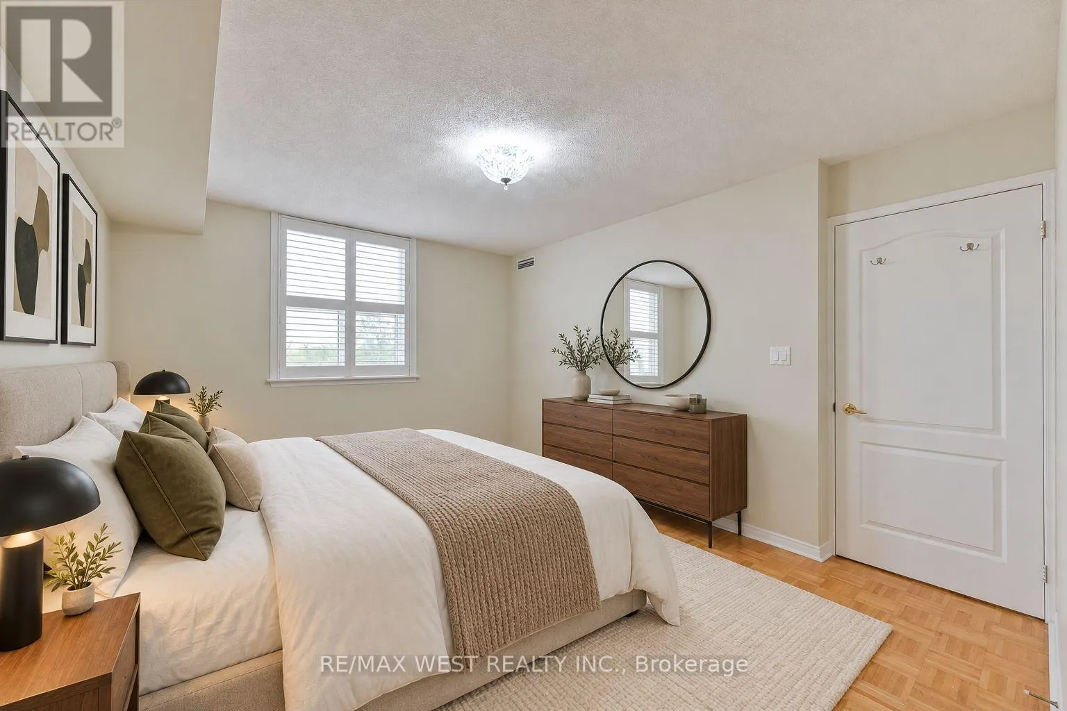 319 - 7373 MARTIN GROVE ROAD