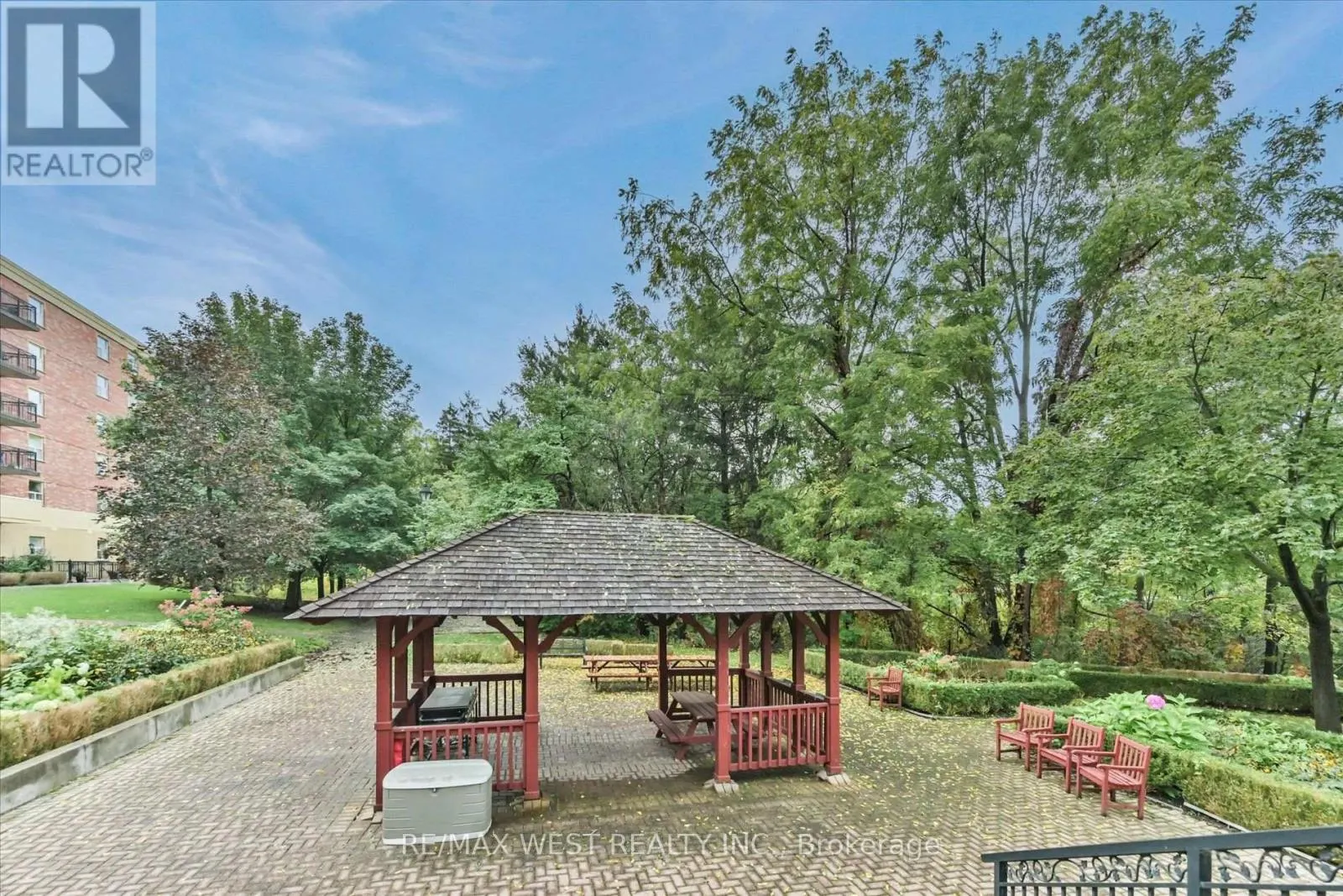 319 - 7373 MARTIN GROVE ROAD