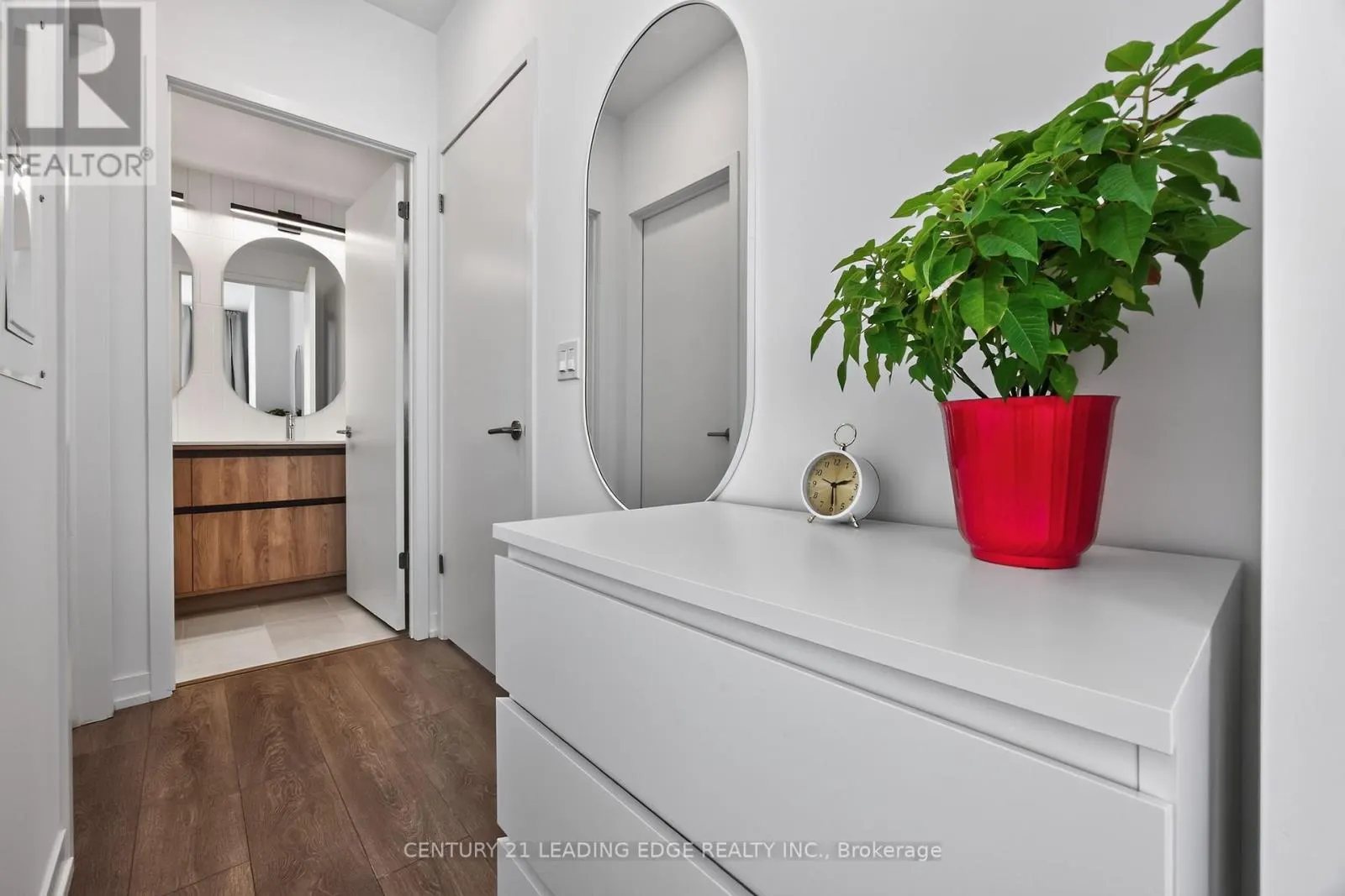 1010 - 8 BEVERLEY GLEN BOULEVARD