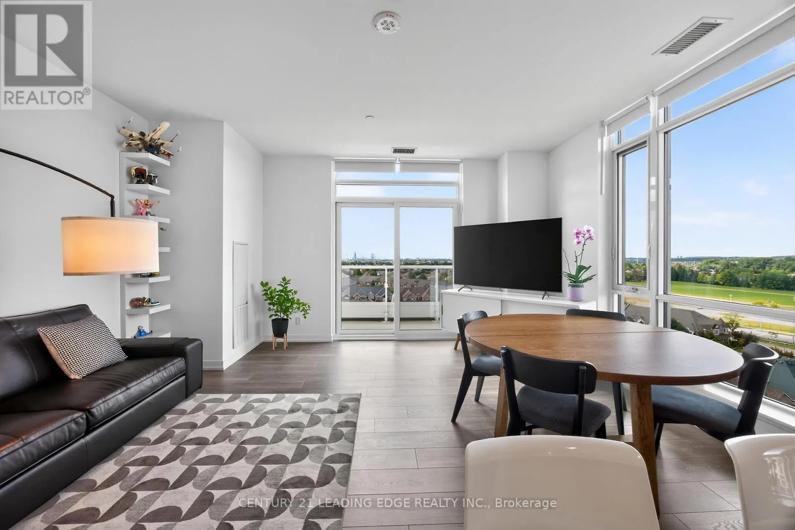 1010 - 8 BEVERLEY GLEN BOULEVARD