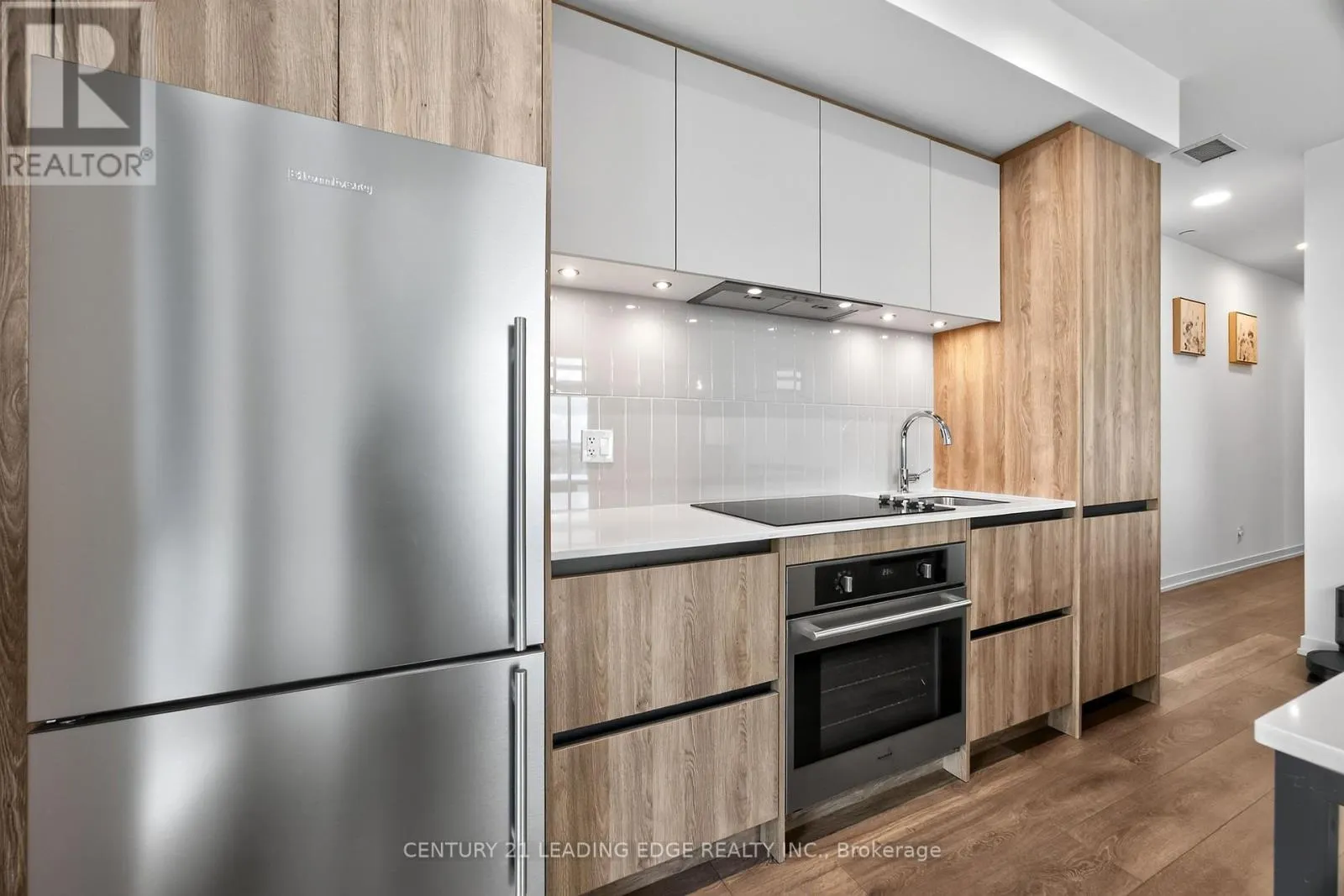 1010 - 8 BEVERLEY GLEN BOULEVARD