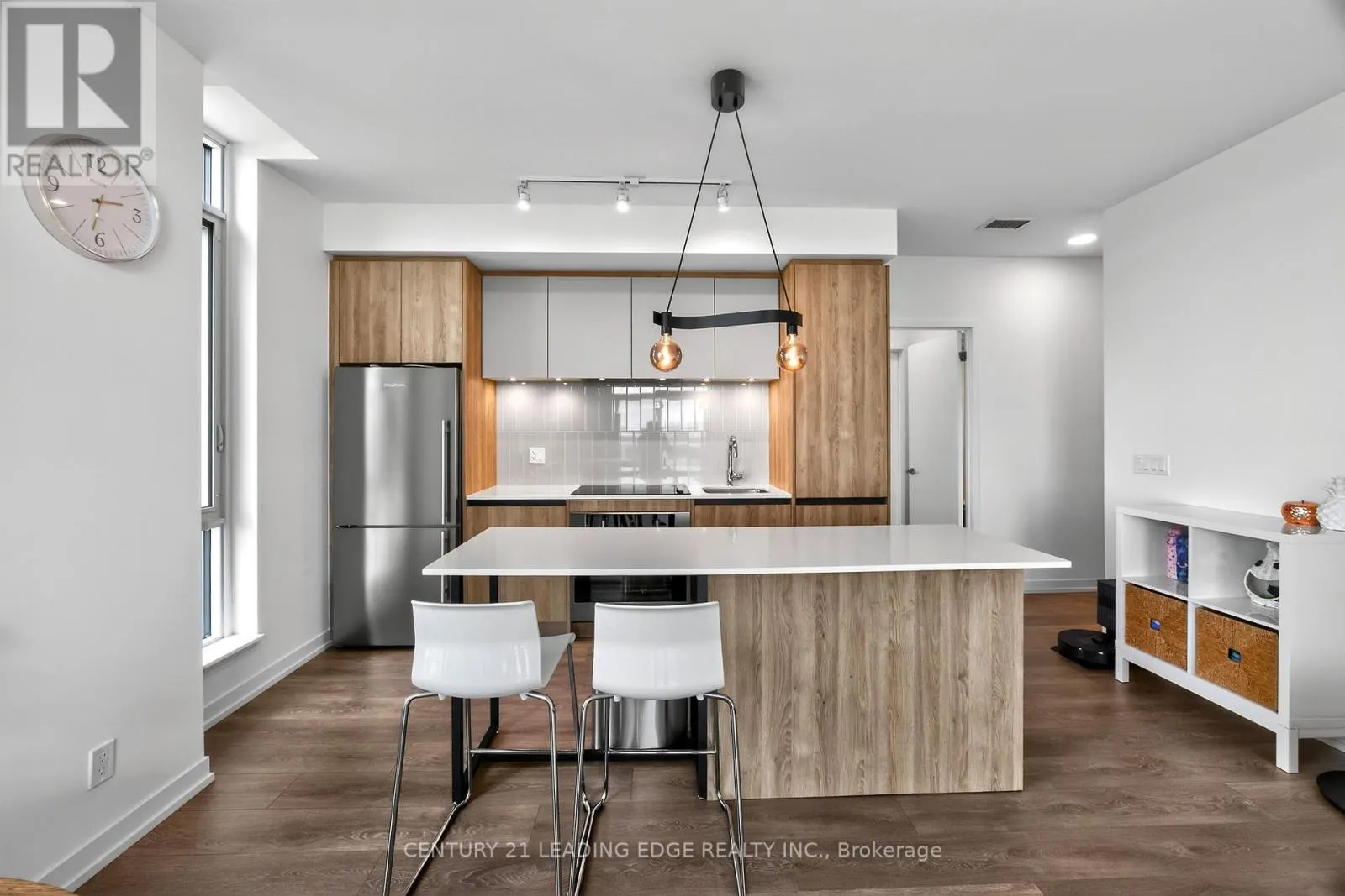 1010 - 8 BEVERLEY GLEN BOULEVARD