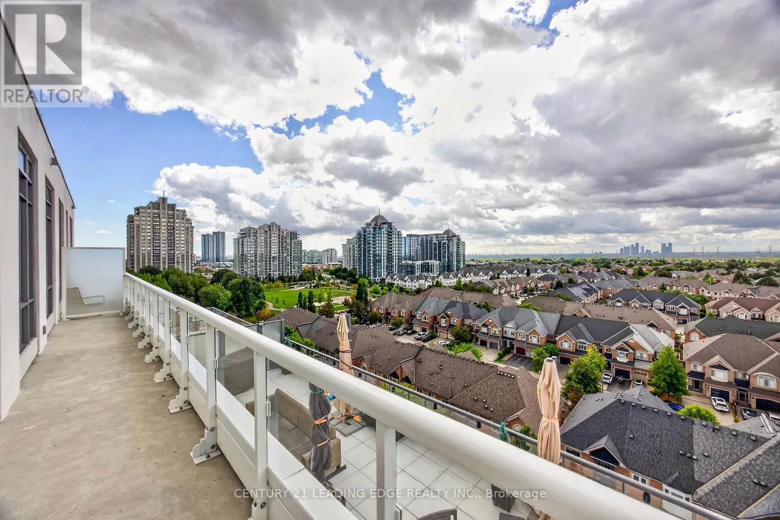 1010 - 8 BEVERLEY GLEN BOULEVARD
