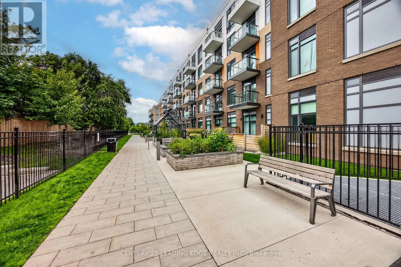 1010 - 8 BEVERLEY GLEN BOULEVARD
