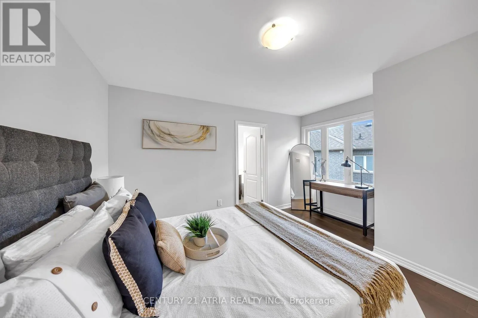 548 WHITE'S HILL AVENUE