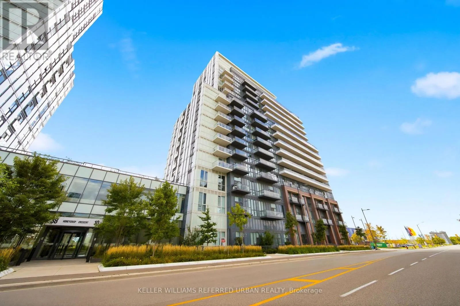 907 - 10 HONEYCRISP CRESCENT