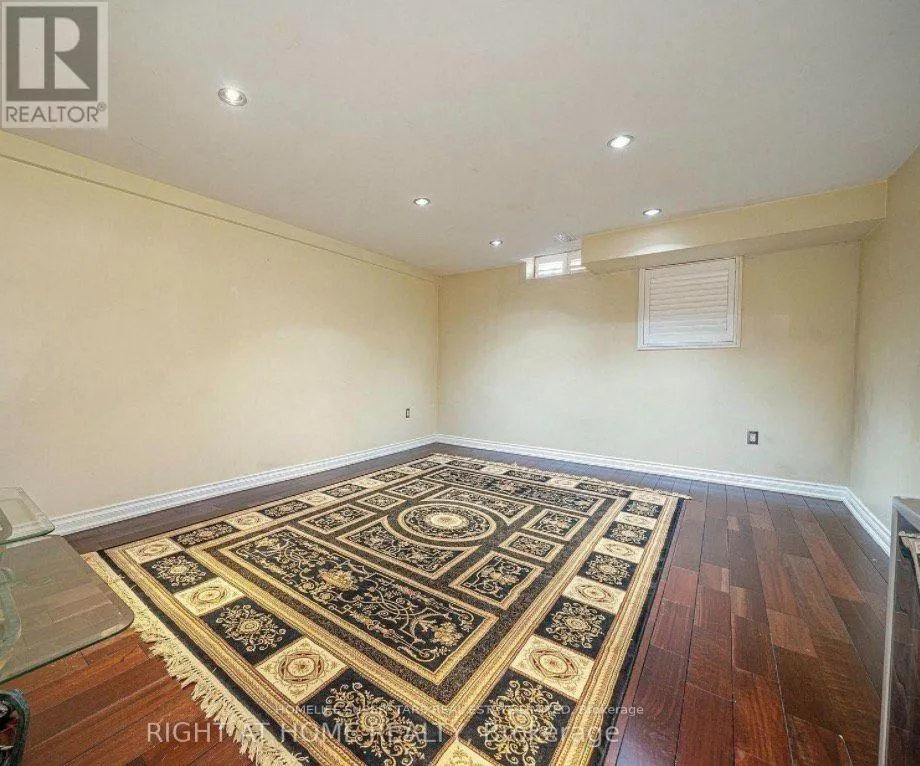 47 DAVOS ROAD W