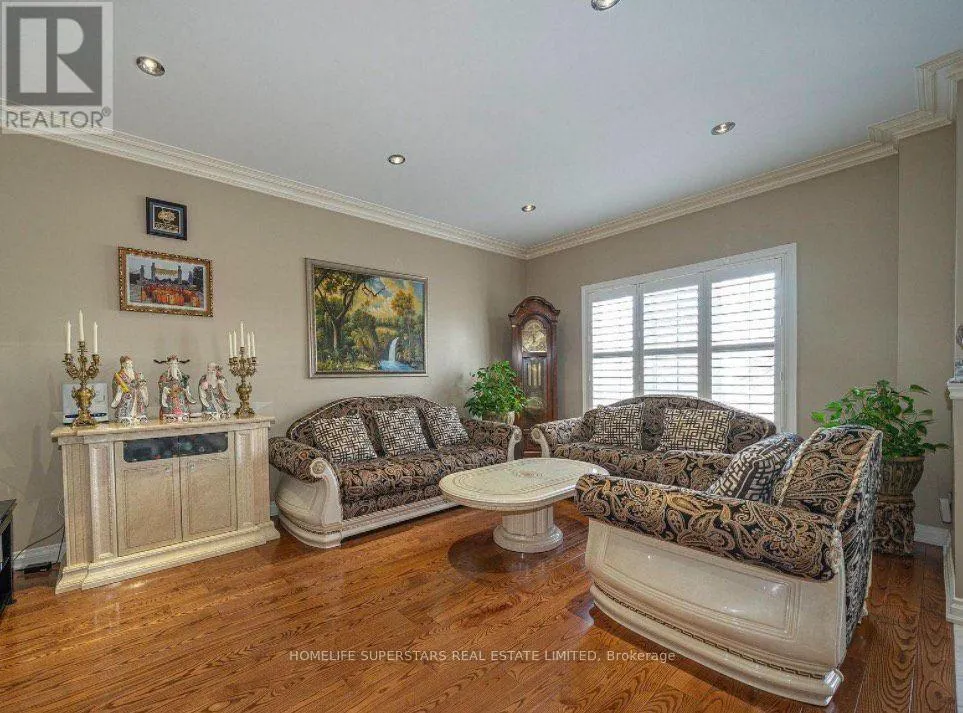 47 DAVOS ROAD W
