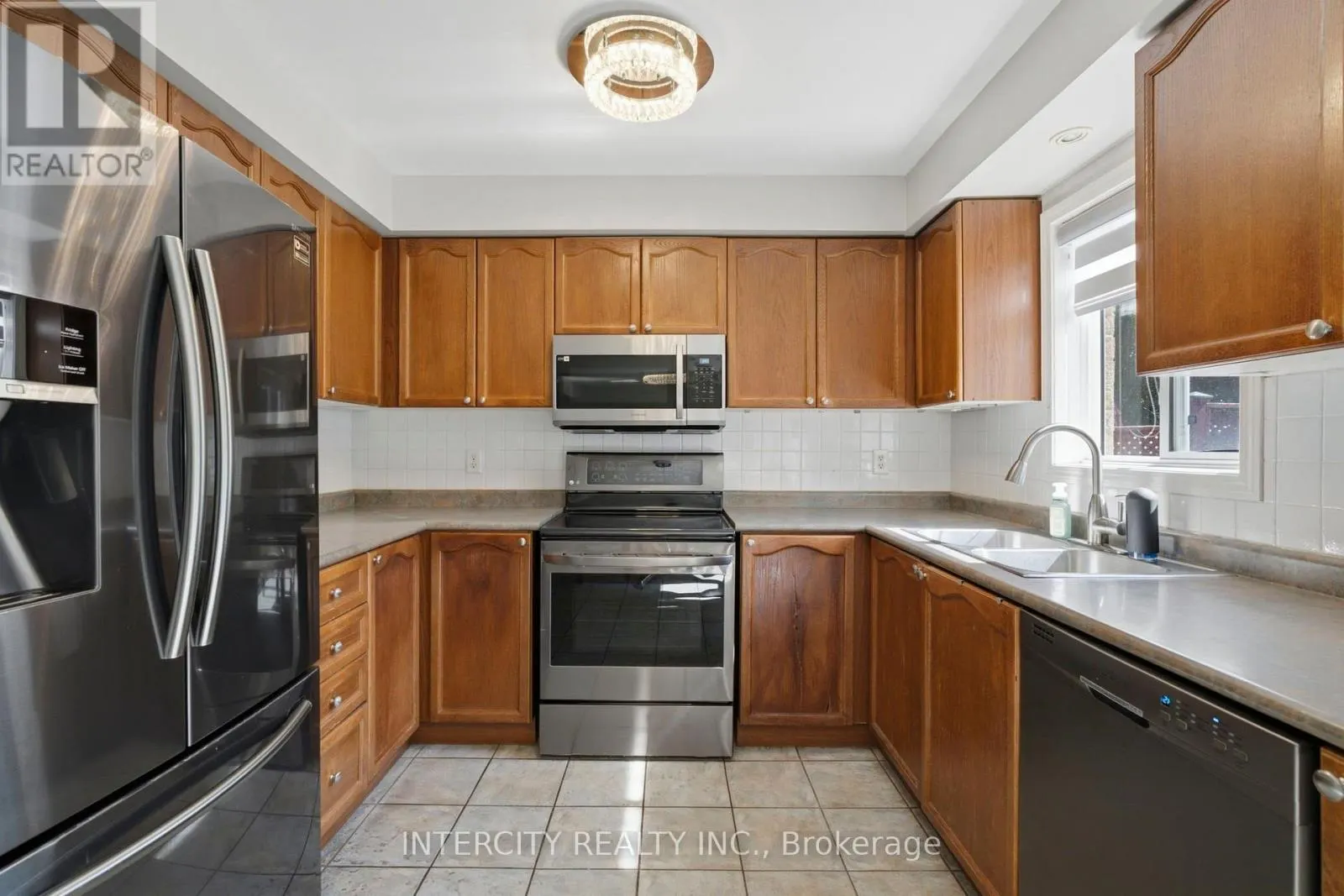 93 CHALONE CRESCENT