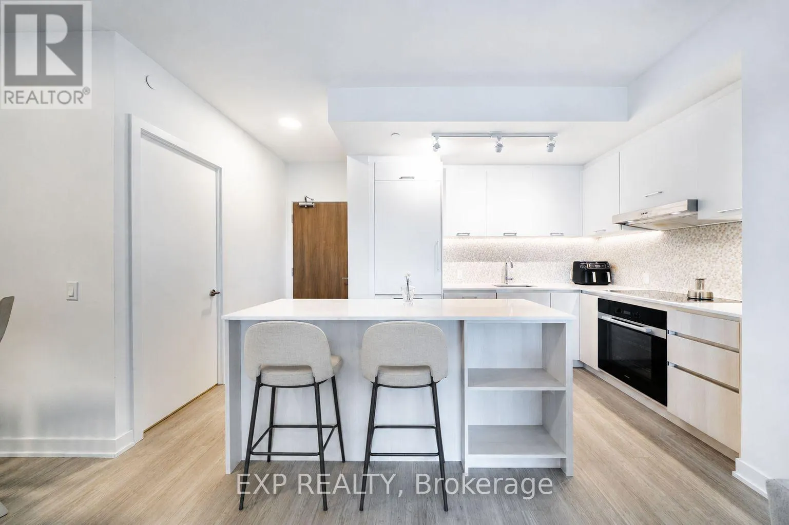 235 - 8188 YONGE STREET