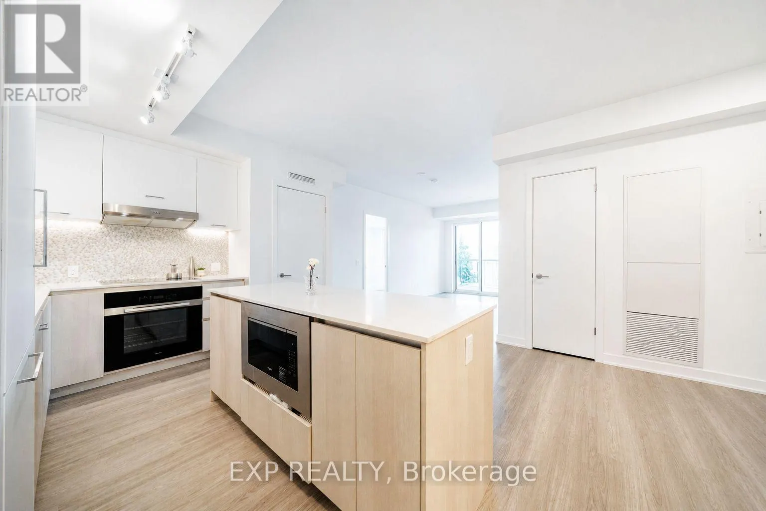 235 - 8188 YONGE STREET