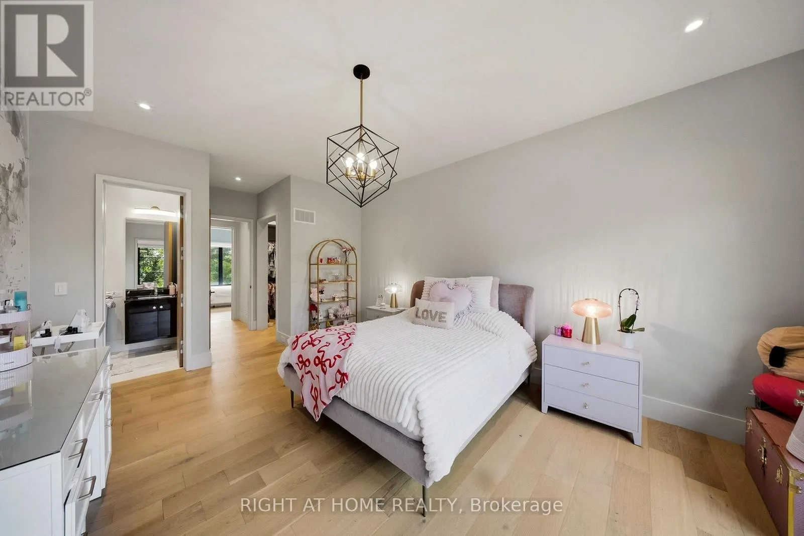 125 CLEARVIEW HEIGHTS