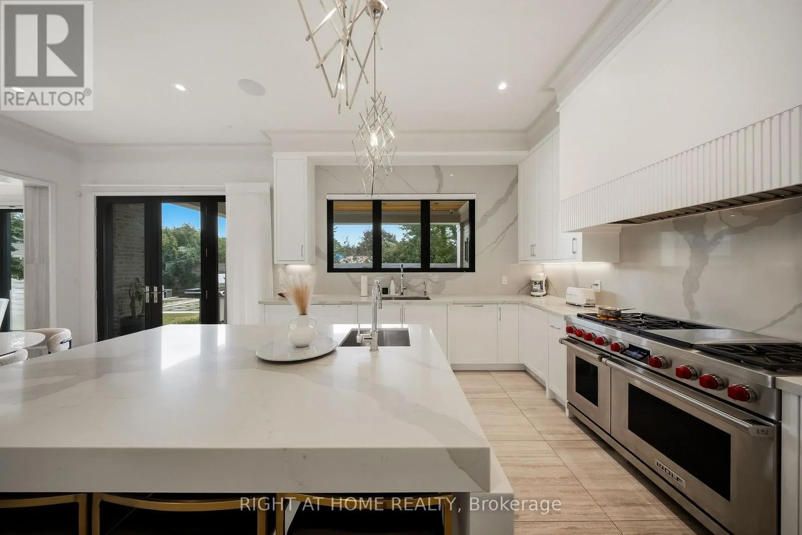 125 CLEARVIEW HEIGHTS
