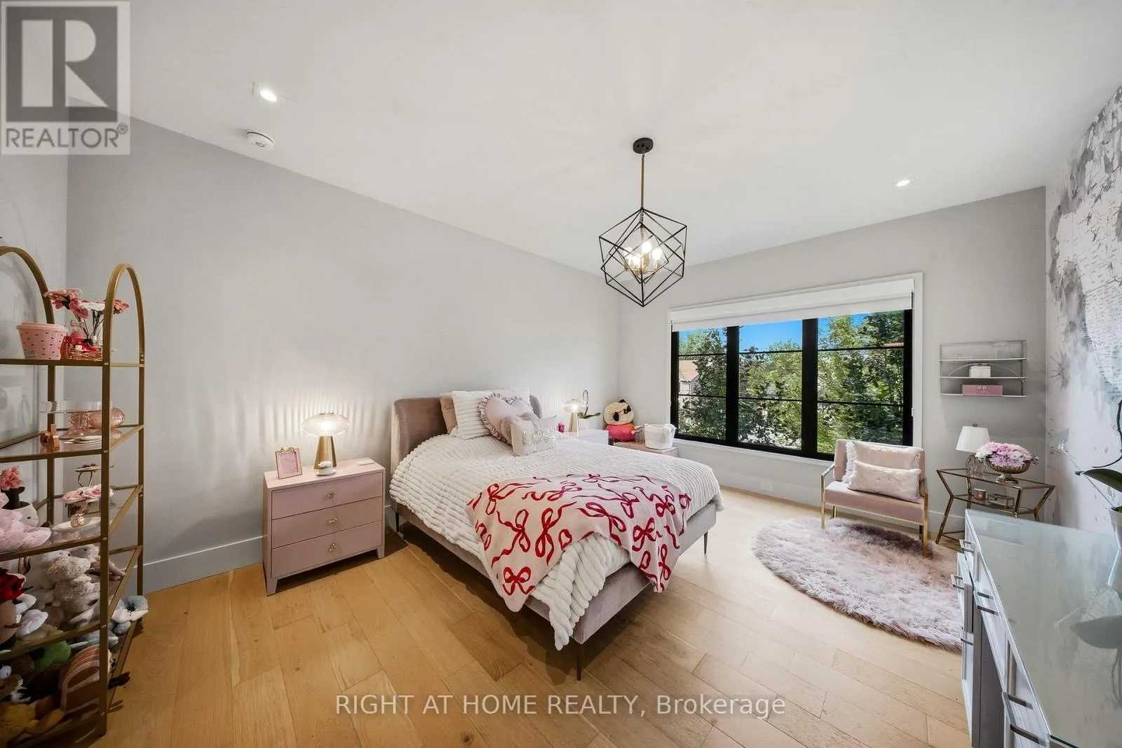 125 CLEARVIEW HEIGHTS